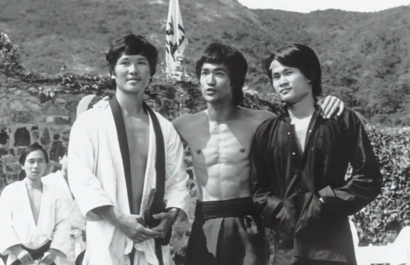 李小龙的演艺生涯_李小龙的演艺生涯高峰与低谷_巅峰李小龙