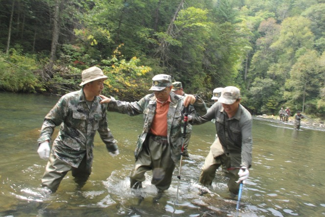 见证农夫山泉的成长：钟睒睒的历程_农夫山泉钟睒睒访谈_农夫山泉钟睒睒创业故事