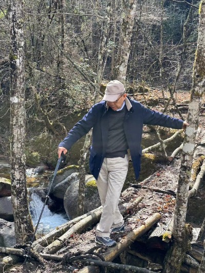 见证农夫山泉的成长：钟睒睒的历程_农夫山泉钟睒睒创业故事_农夫山泉钟睒睒访谈