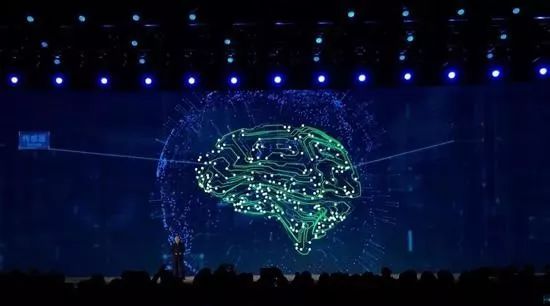 马化腾的一个创新案例_马化腾的奋进与行业变革_马化腾改变了我们什么