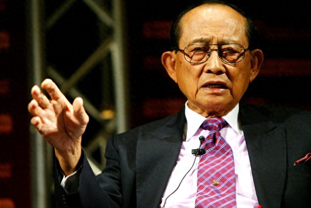 李嘉诚传奇人生：从贫穷少年到商业巨头的励志故事