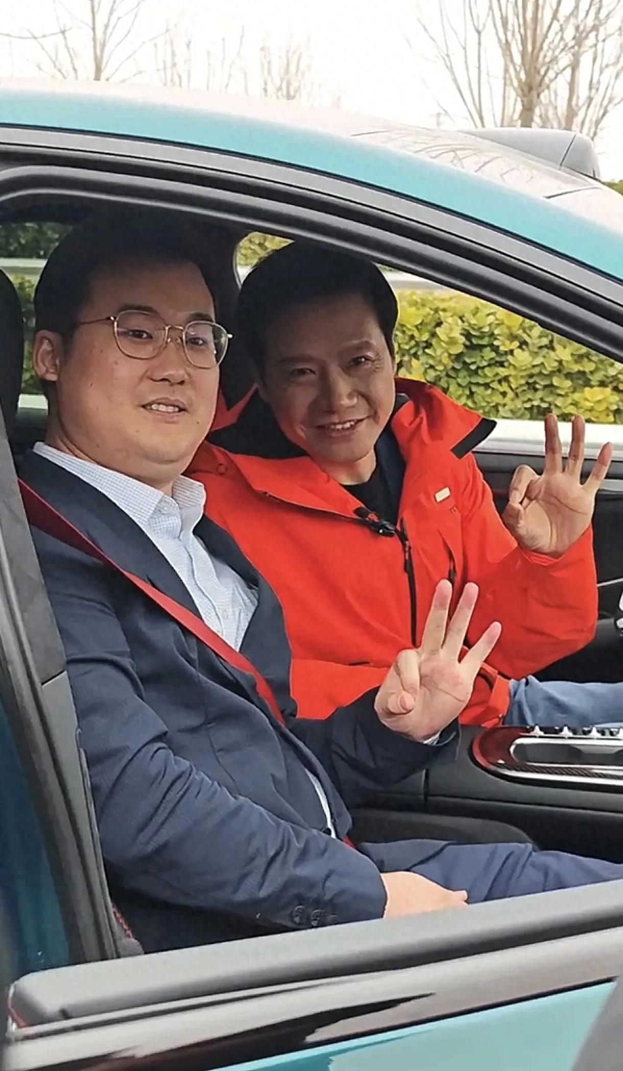 小米汽车SU7 Ultra首批交付，雷军谦逊举动展现用户思维与长期主义