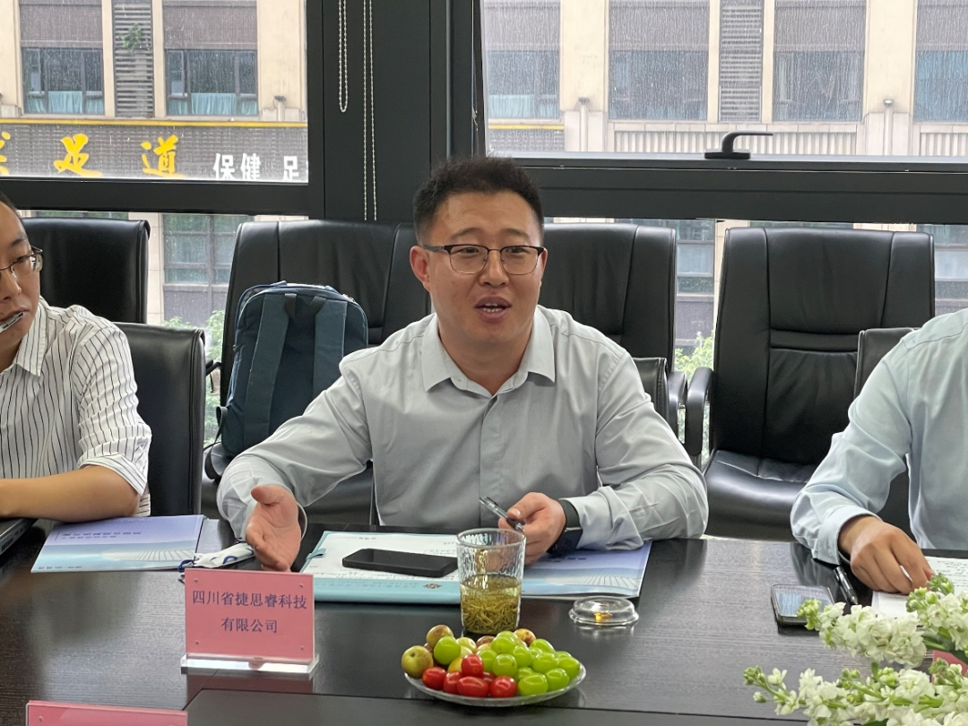 背景团队技术分析_技术团队和背景：_专业团队背景