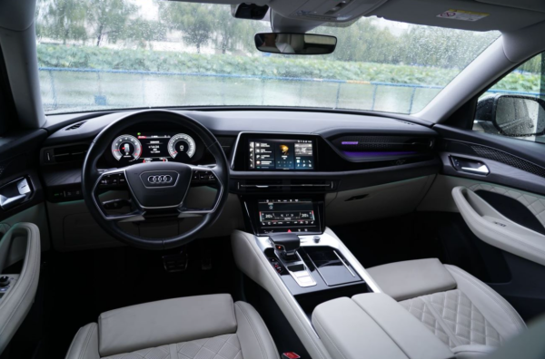 奥迪Q6科技配置详解：MMI多媒体系统与Audi AI Pro领航套装助力智能驾驶