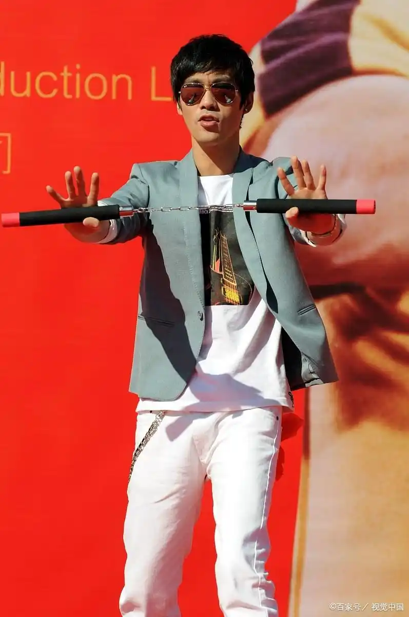 李小龙说武术的本质是_李小龙在武术界的影响与启迪_李小龙武术哲学