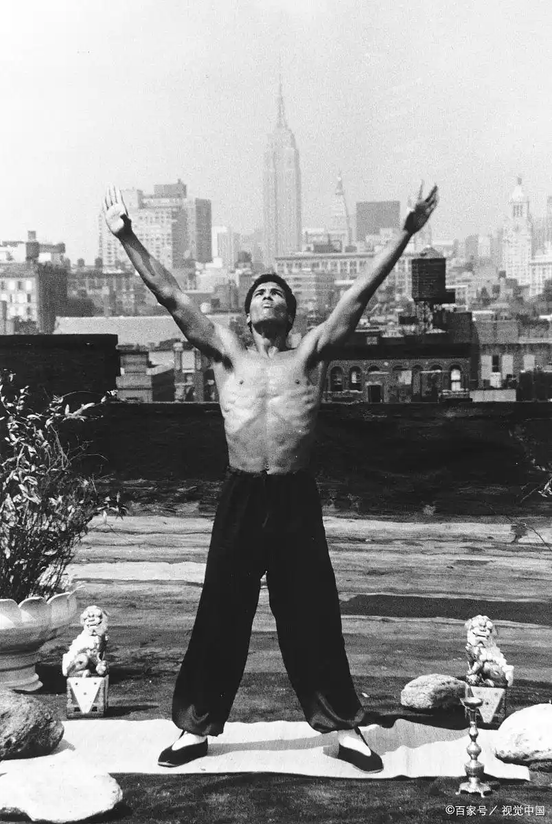 李小龙在武术界的影响与启迪_李小龙说武术的本质是_李小龙武术哲学