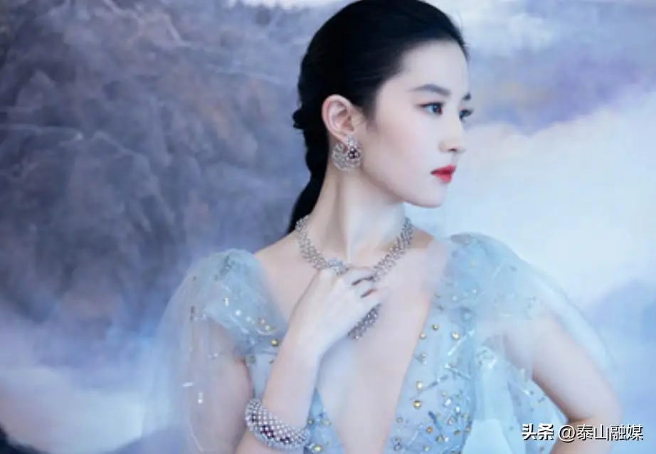 33岁刘亦菲再回巅峰_刘亦菲的影视回归：新作品瞩目_刘亦菲回中国了吗