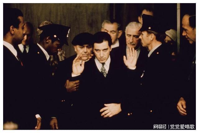 反映当今社会的电影_四大电影中的社会问题与反映_电影反映的社会问题