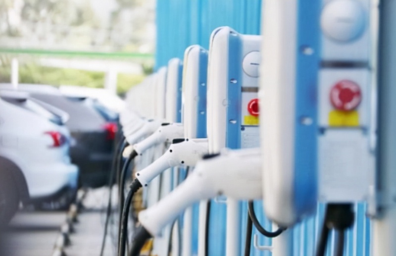 新能源汽车快速崛起，燃油车时代或将过去，9月轿车TOP10新能源车占三席