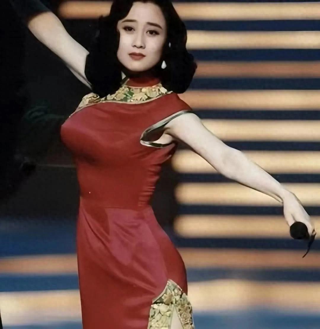 国际武打巨星李连杰新加坡惬意生活，与利智爱情长跑多年背后有啥秘密？