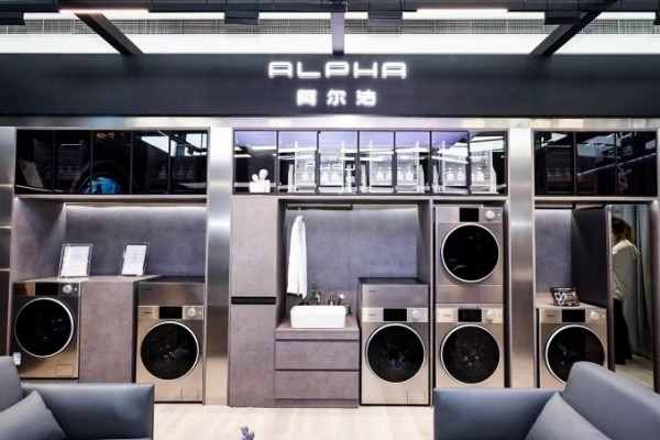 松下与保时捷设计跨界合作，开启奢品洗护电器新篇章