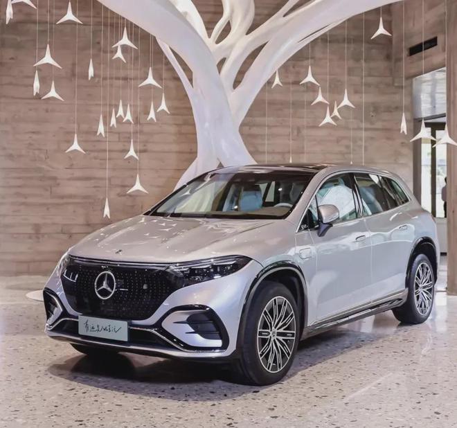 奔驰的愿景_奔驰引领行业发展_奔驰的未来：创新、可持续与品牌愿景