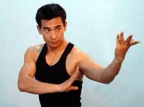 武打片少林寺李连杰主演_少林武僧李连杰_李连杰（Jet Li） - 武术家和演员，代表作品包括《少林寺》和《英雄》。