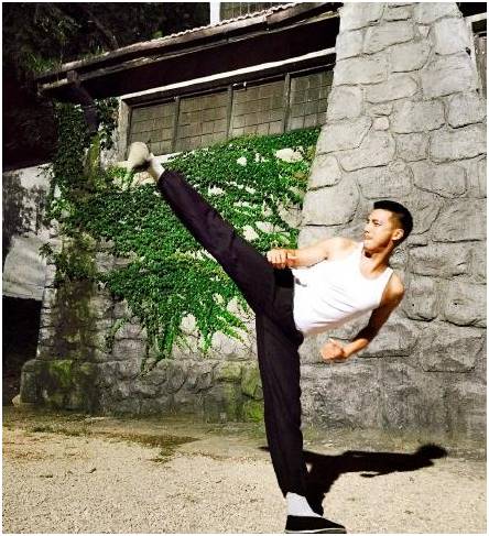 传奇成龙_成龙演的电影传奇_成龙：电影中的传奇故事