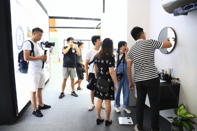 全屋智能家居的全景体验，是时候行动了_全场景智能家居_vr全景家居