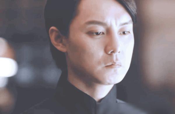 李易峰的演技专家评论_李易峰演技吐槽_李易峰在新剧中挑战反派角色，演技受赞