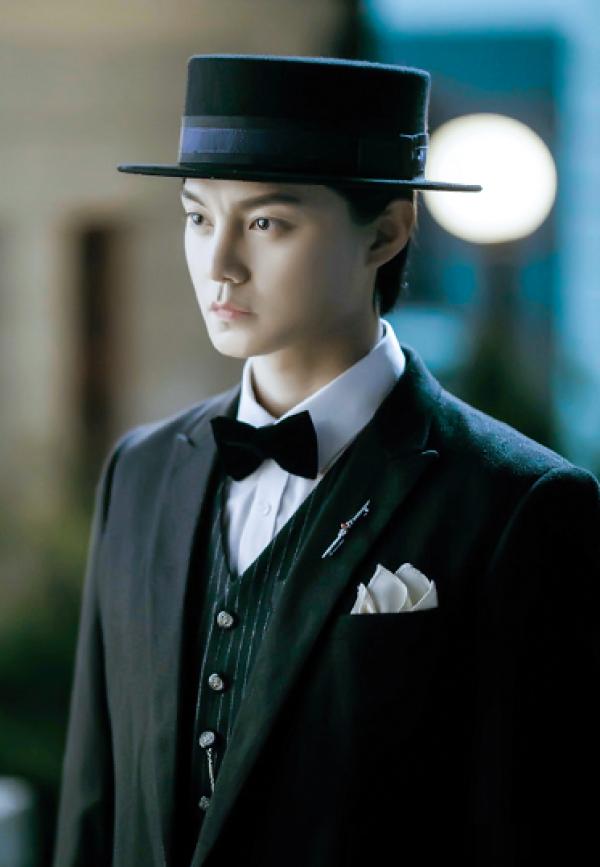 李易峰的演技专家评论_李易峰演技吐槽_李易峰在新剧中挑战反派角色，演技受赞