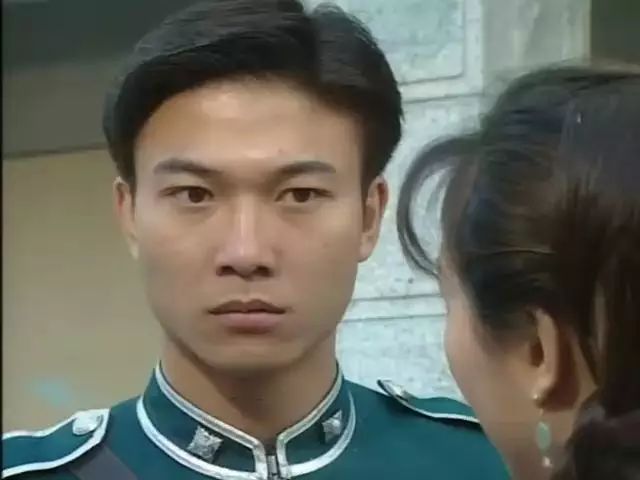 李连杰少林寺武术表演视频_少林寺李连杰练武片段_李连杰（Jet Li） - 武术家和演员，代表作品包括《少林寺》和《英雄》。