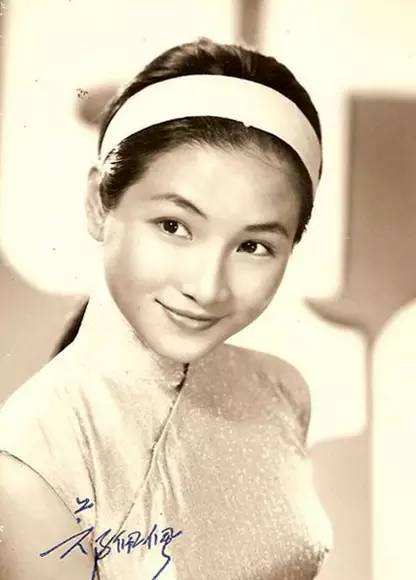 少林寺李连杰练武片段_李连杰（Jet Li） - 武术家和演员，代表作品包括《少林寺》和《英雄》。_李连杰少林寺武术表演视频