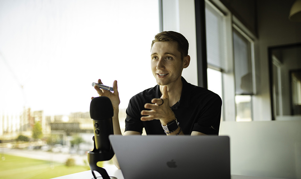 朱琳演员朱琳_朱琳的经典角色与表演技巧_电影演员朱琳活动视频