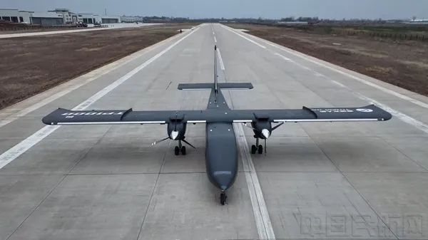 3月15日烟台黄渤海新区企业大型无人运输机TP1000成功首飞