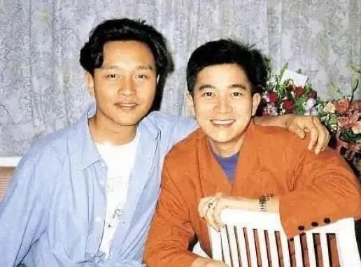 张国荣的粉丝文化与影响力_张国荣十大文化偶像_张国荣的粉丝是什么年代