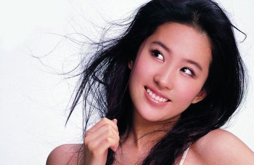 成龙热心公益_成龙公益慈善_成龙的公益事业与社会贡献